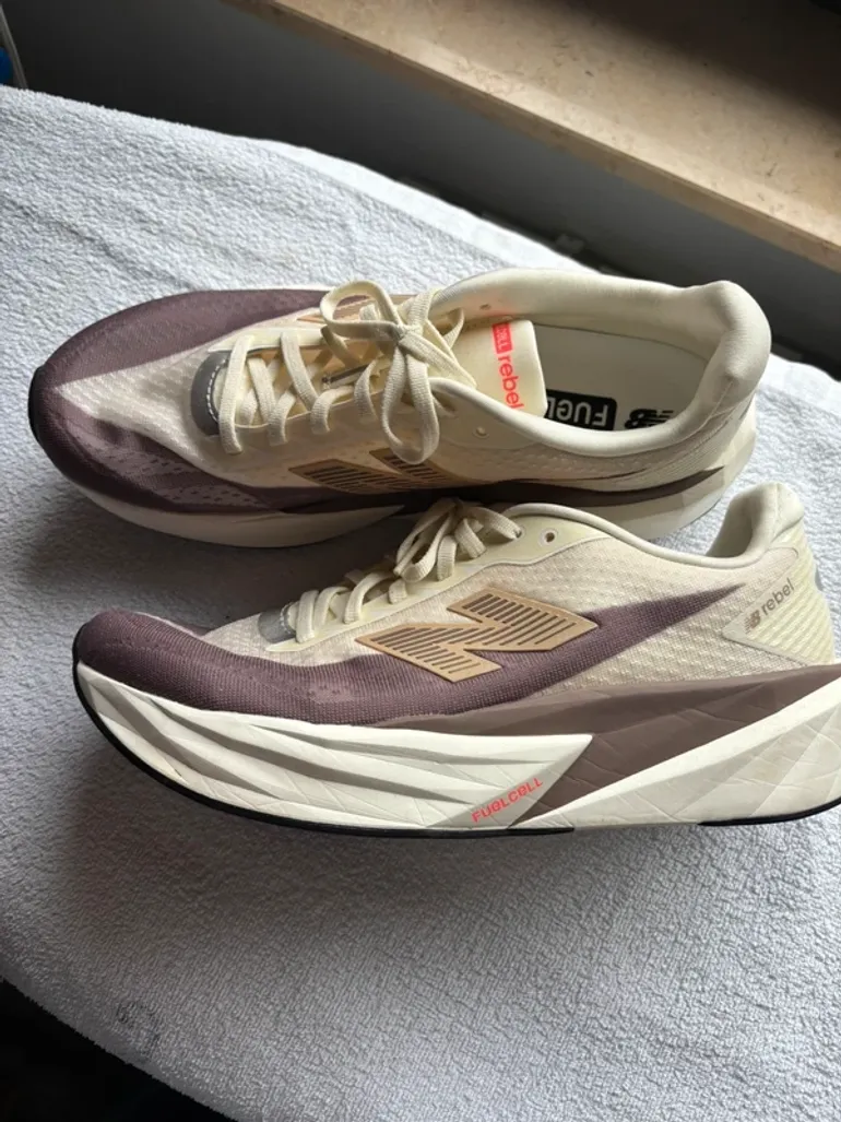 Used New Balance Fuelcell Rebel bike — image 2 of 4