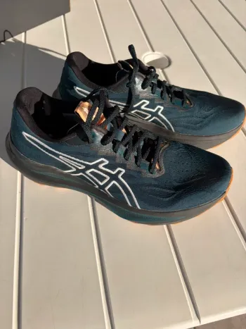 Used Asics GT 2000 14 TR Running Shoes