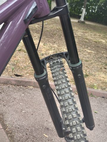 Brugt RockShox BoXXer RC 2024 bike — billede 3 af 4