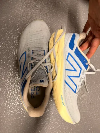 Used New Balance 1080 V13 bike — image 5 of 6