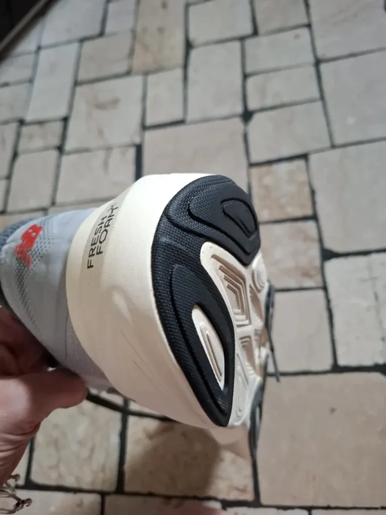 New Balance Running Shoes Size 44 bike de segunda mano — imagen 5 de 11
