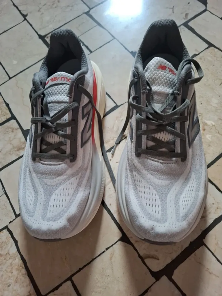 New Balance Running Shoes Size 44 bike de segunda mano — imagen 3 de 11