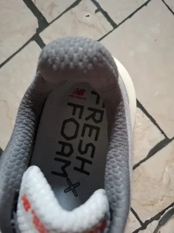 New Balance Running Shoes Size 44 bike de segunda mano — imagen 8 de 11