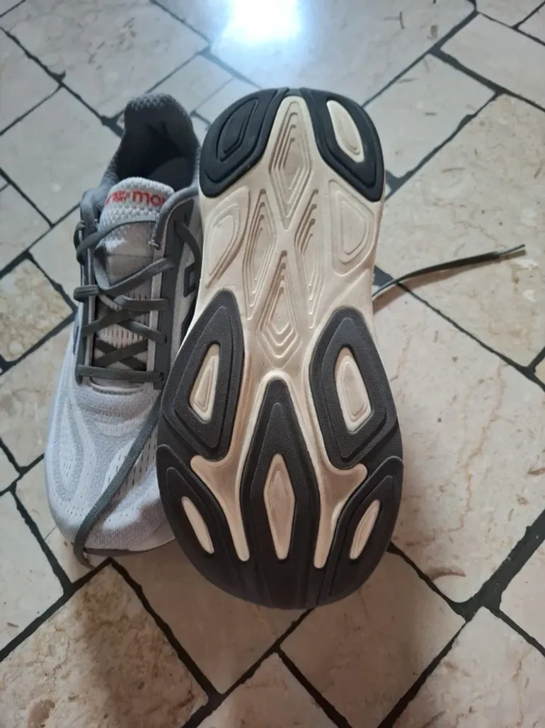New Balance Running Shoes Size 44 bike de segunda mano — imagen 10 de 11