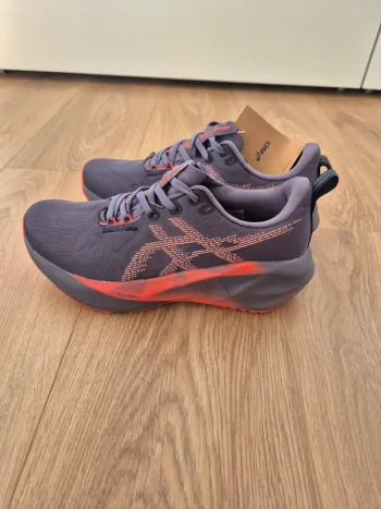 Asics Novablast 5 bike usato — immagine 3 di 5