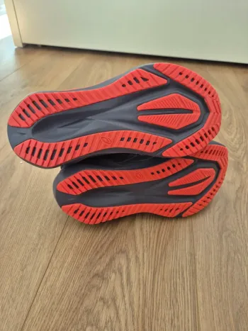 Asics Novablast 5 bike usato — immagine 5 di 5