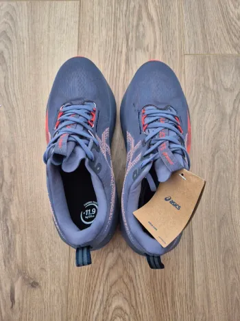 Asics Novablast 5 bike usato — immagine 4 di 5