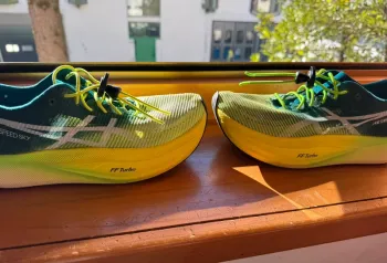 Asics Metaspeed Running Shoes usato