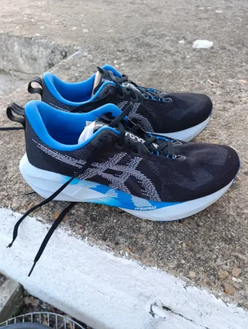 Brugt Asics Novablast 5 Running Shoes