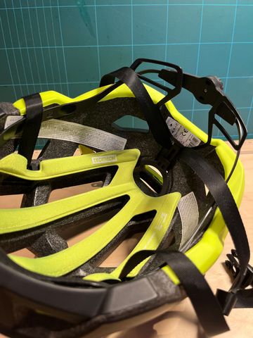 Used Van Rysel ROADR900 Helmet 2021 bike — image 7 of 9