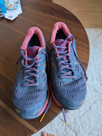 Käytetty Asics Gel Cumulus 20 Running Shoes