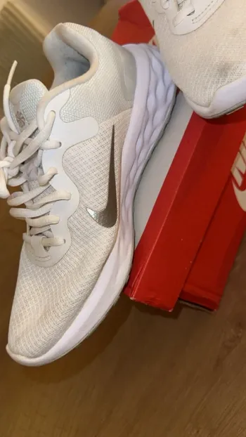 Nike Running Shoes bike d'occasion — image 2 sur 4