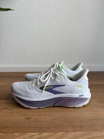 Used Brooks Ghost 18 Running Shoes