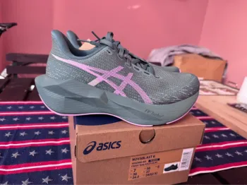 Gebrauchtes Asics Novablast 6 Running Shoes
