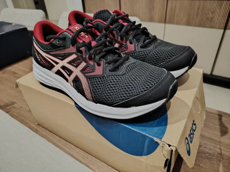 Used Asics Running Shoes bike — image 2 of 5