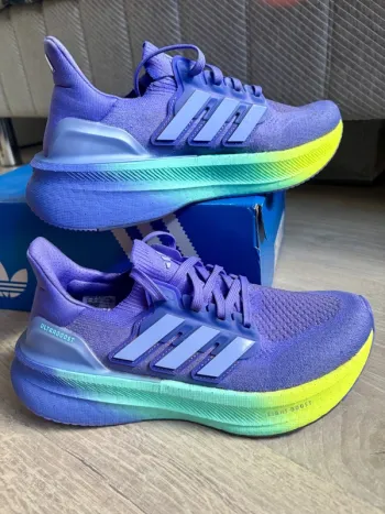 Adidas UltraBoost 5W Running Shoes d'occasion