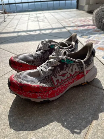 Käytetty Hoka Speedgoat 6 Running Shoes