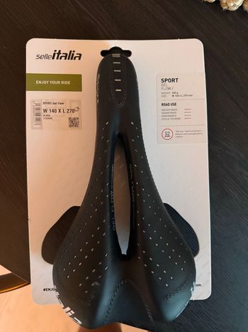 Used Selle Italia Sport Gel Flow Saddle Saddles & Seatposts