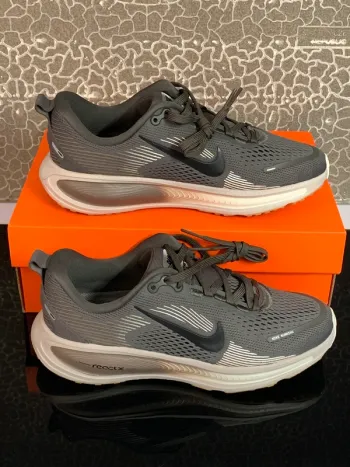 Nike Vomero 18 Running Shoes de segunda mano