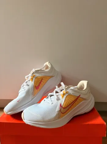Orange Nike Running Shoes bike d'occasion — image 4 sur 5
