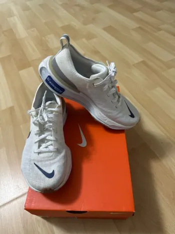 Tweedehands Nike ZoomX Invincible Run 3 Running Shoes