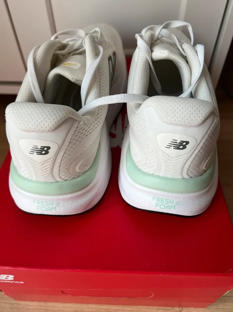 Tweedehands New Balance Fresh Foam x Kaiha V2 bike — afbeelding 5 van 10