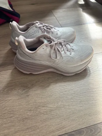 Used Saucony Hurricane 24 Running Shoes