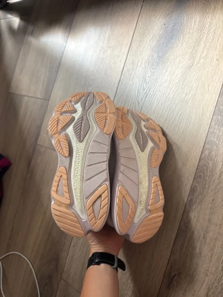Used Saucony Hurricane 24 bike — image 4 of 6