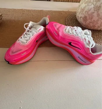 Used Nike Zoom Vomero Running Shoes