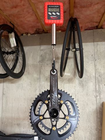 Used Thm-Carbones Crankset with BB and Chainrings Drivetrain & Pedals