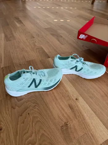 Used New Balance 890v7 bike — image 7 of 12