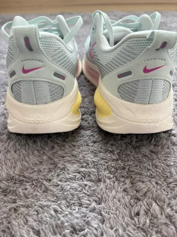 Used Nike Vomero 18 bike — image 4 of 6