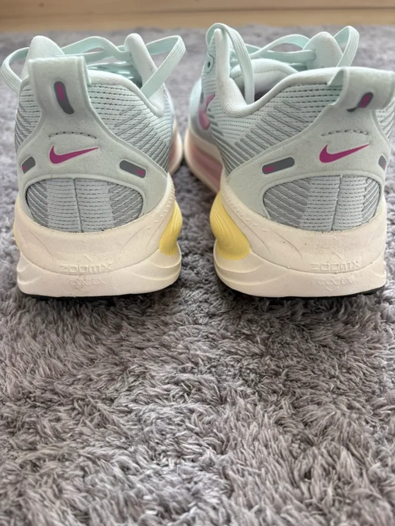 Used Nike Vomero 18 bike — image 4 of 6