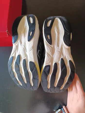 Used New Balance Fresh Foam M880J15 bike — image 2 of 5