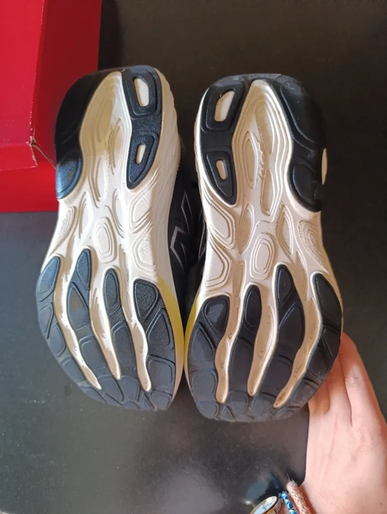 Used New Balance Fresh Foam M880J15 bike — image 2 of 5