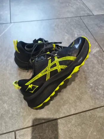 Used Asics Trabuco Gel 12 GTX Running Shoes