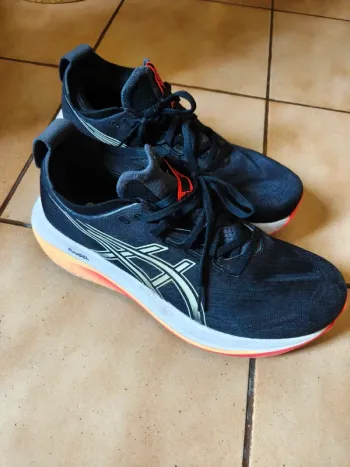 Used Asics Nimbus 27 Running Shoes
