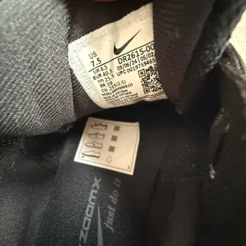 Used 100% ZoomX Invincible Run Flyknit 3 bike — image 4 of 9