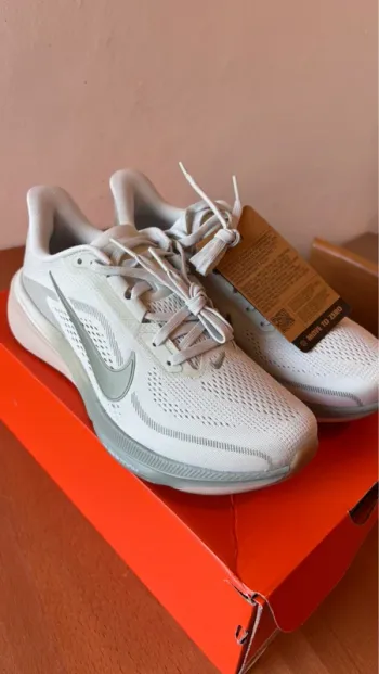 Used Pegasus 42 Running Shoes