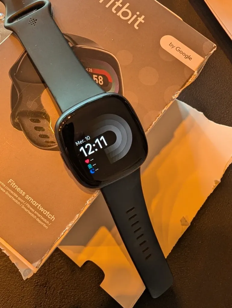 Used Fitbit Versa 4 bike — image 4 of 4