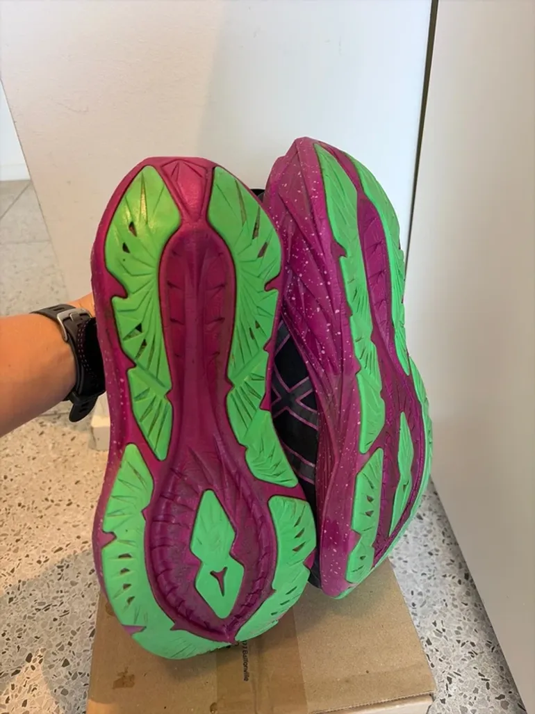 Used Asics Novoblast 4 bike — image 5 of 6