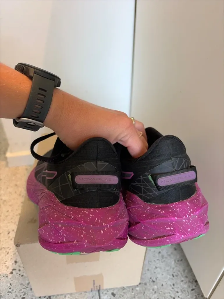 Used Asics Novoblast 4 bike — image 4 of 6