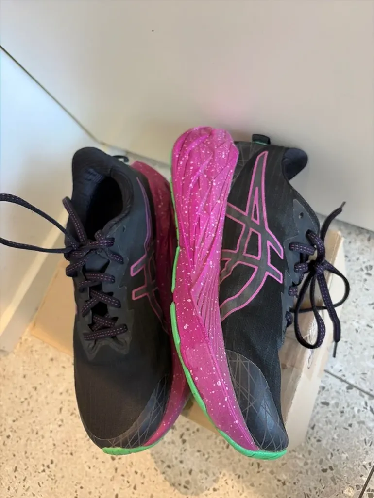 Used Asics Novoblast 4 bike — image 3 of 6