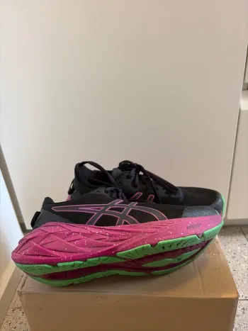 Used Asics Novoblast 4 bike — image 2 of 6