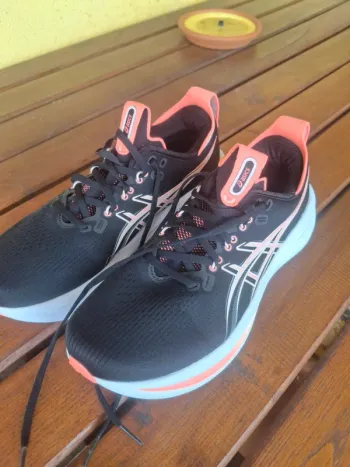 Used Asics Gel Nimbus 28 Running Shoes