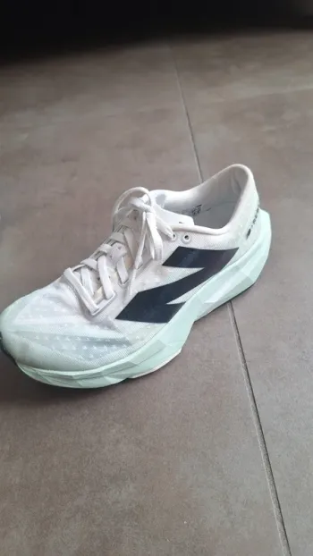 Used New Balance FuelCell Rebel v4 bike — image 3 of 5
