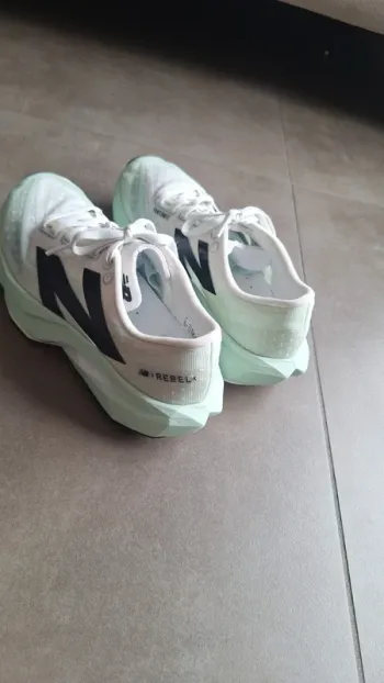 Used New Balance FuelCell Rebel v4 bike — image 2 of 5