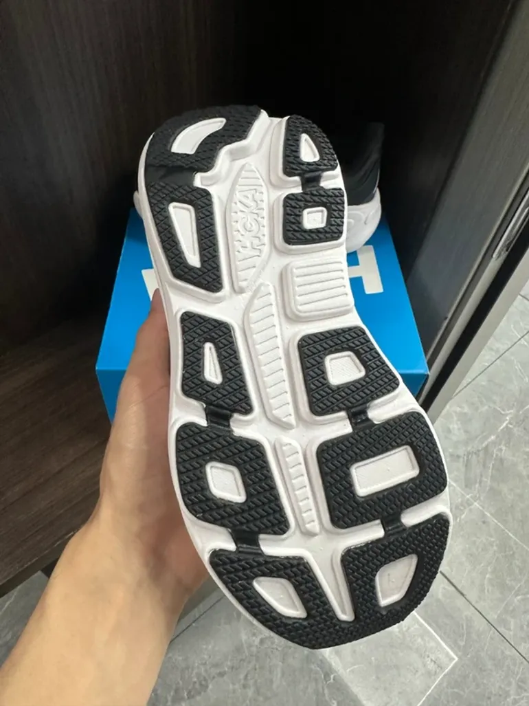 Used Hoka Chaussures de course bike — image 5 of 5