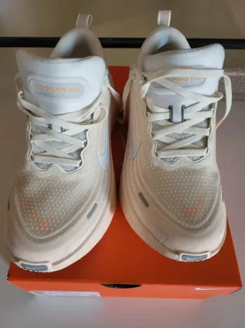 Used Voile Vomero plus Running Shoes
