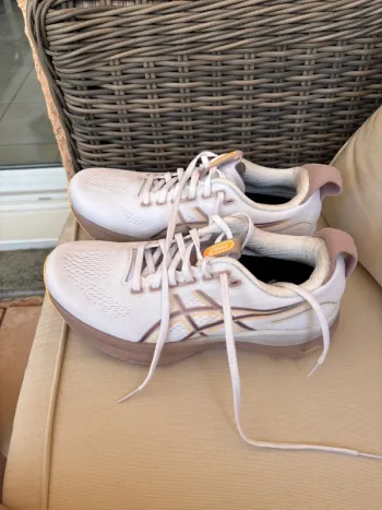 Used Orange Gel Kayano 32 2026 bike — image 2 of 6